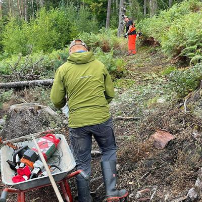 Aufräumarbeiten bei der Elbequelle