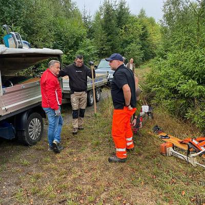 Aufräumarbeiten bei der Elbequelle