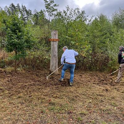 Aufräumarbeiten bei der Elbequelle